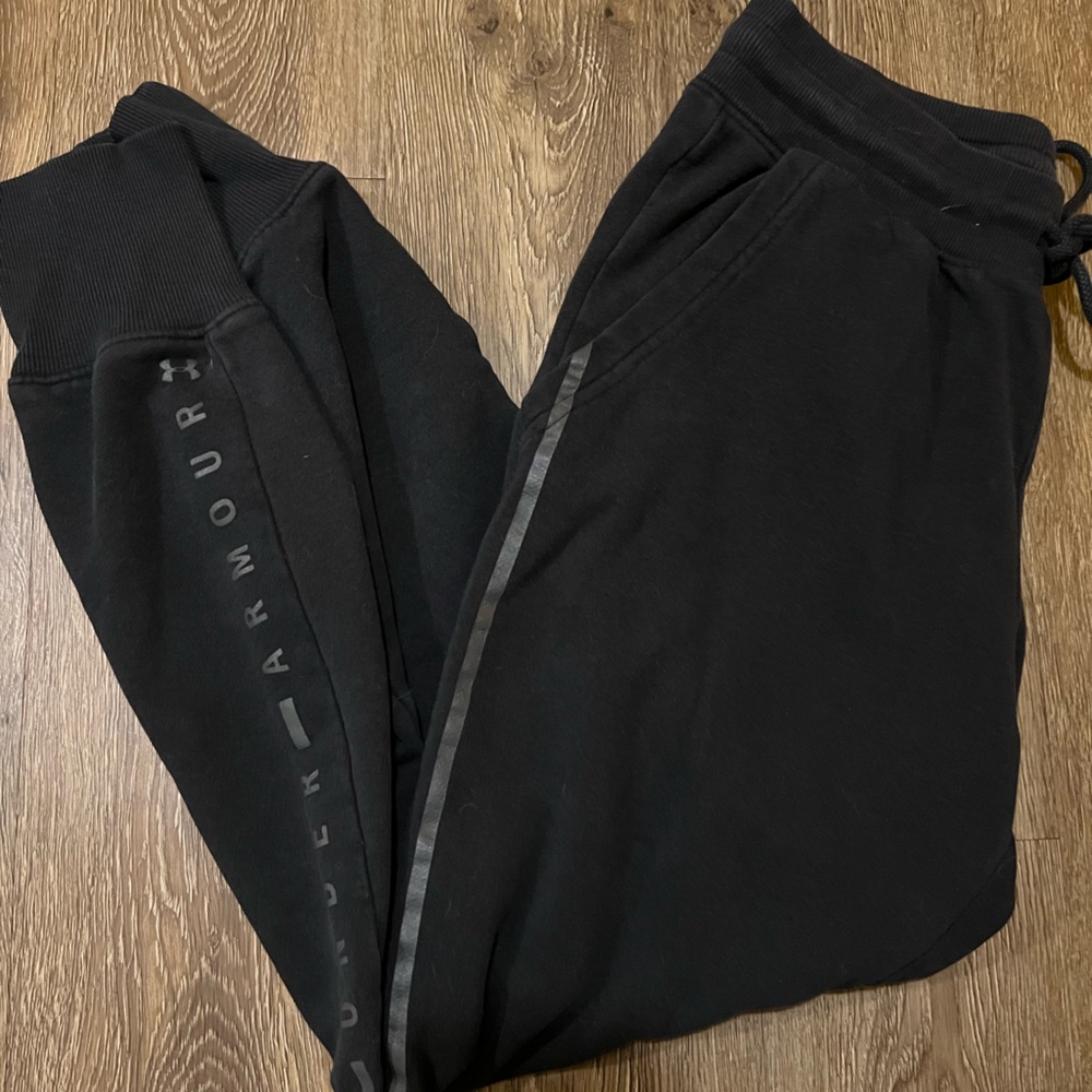 Black under armour joggers sweatpants
